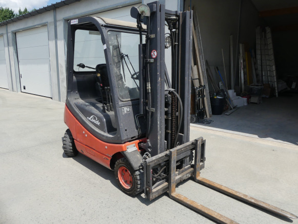 Chariot élévateur Linde H16T-03 - Treibgasstapler: das Bild 2 Chariot élévateur Linde H16T-03 - Treibgasstapler: das Bild 2