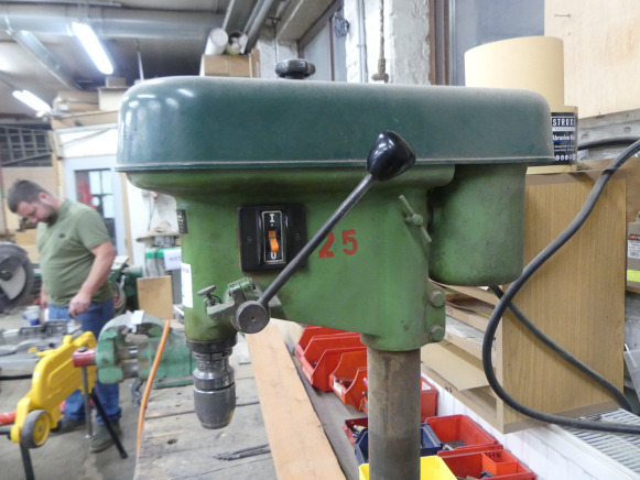 Perceuse sur colonne AEG - Metallbearbeitungsmaschine: das Bild 5 Perceuse sur colonne AEG - Metallbearbeitungsmaschine: das Bild 5