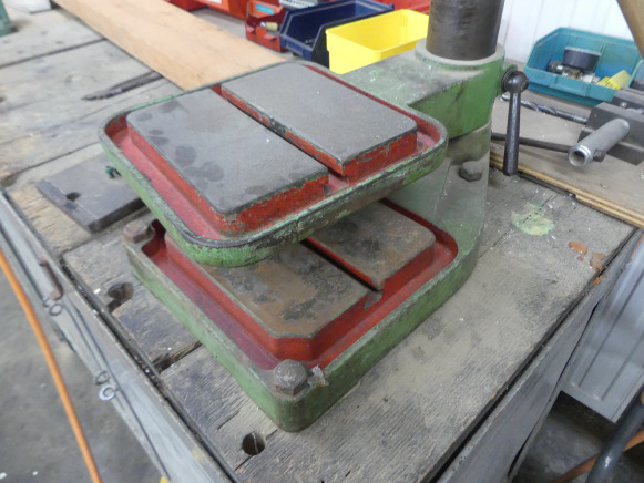 Perceuse sur colonne AEG - Metallbearbeitungsmaschine: das Bild 4 Perceuse sur colonne AEG - Metallbearbeitungsmaschine: das Bild 4