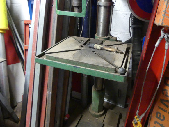 Perceuse sur colonne CH-25 - Metallbearbeitungsmaschine: das Bild 3 Perceuse sur colonne CH-25 - Metallbearbeitungsmaschine: das Bild 3