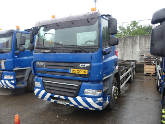 Containerwagen/ Wechselfahrgestell LKW REF:BS-SG-14 - Camion porte container DAF FASCF85 (2007-1.117.773 km): das Bild 1