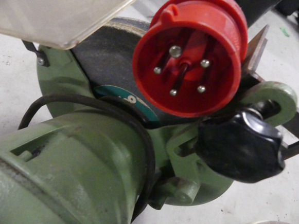 Touret à meuler double tété Métabo DS 7226D, Table de travail pliante Black&Decker (9714-040) - Metallbearbeitungsmaschine: das Bild 5 Touret à meuler double tété Métabo DS 7226D, Table de travail pliante Black&Decker (9714-040) - Metallbearbeitungsmaschine: das Bild 5