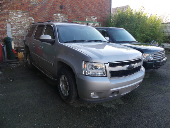 Voiture Chevrolet Suburban (2006-355.000 km) Numéro de châssis : 1GNFK16327J170092 - Kilométrage : 355000 - Transporter mit Doppelkabine: das Bild 2 Voiture Chevrolet Suburban (2006-355.000 km) Numéro de châssis : 1GNFK16327J170092 - Kilométrage : 355000 - Transporter mit Doppelkabine: das Bild 2