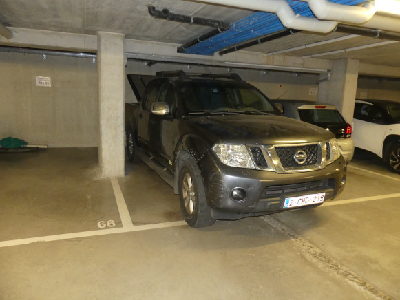 Voiture Nissan NAVARA 2.5 (2012-237.396 km) - PKW: das Bild 2 Voiture Nissan NAVARA 2.5 (2012-237.396 km) - PKW: das Bild 2