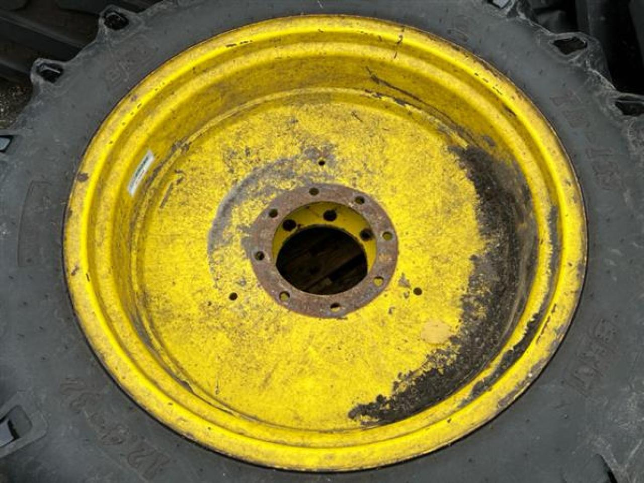 BKT 12.4-32 - Reifen für Landmaschine: das Bild 2 BKT 12.4-32 - Reifen für Landmaschine: das Bild 2