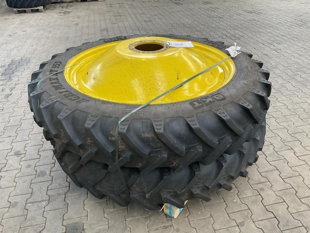 BKT 340/85R48 - Reifen für Landmaschine: das Bild 1 BKT 340/85R48 - Reifen für Landmaschine: das Bild 1
