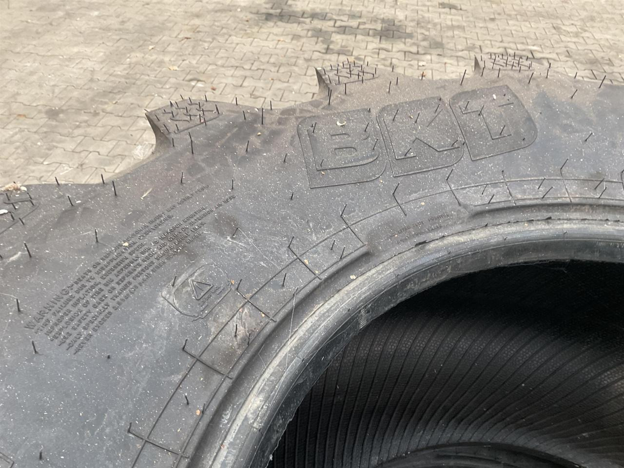 BKT 600/65R28 - Reifen für Landmaschine: das Bild 3 BKT 600/65R28 - Reifen für Landmaschine: das Bild 3