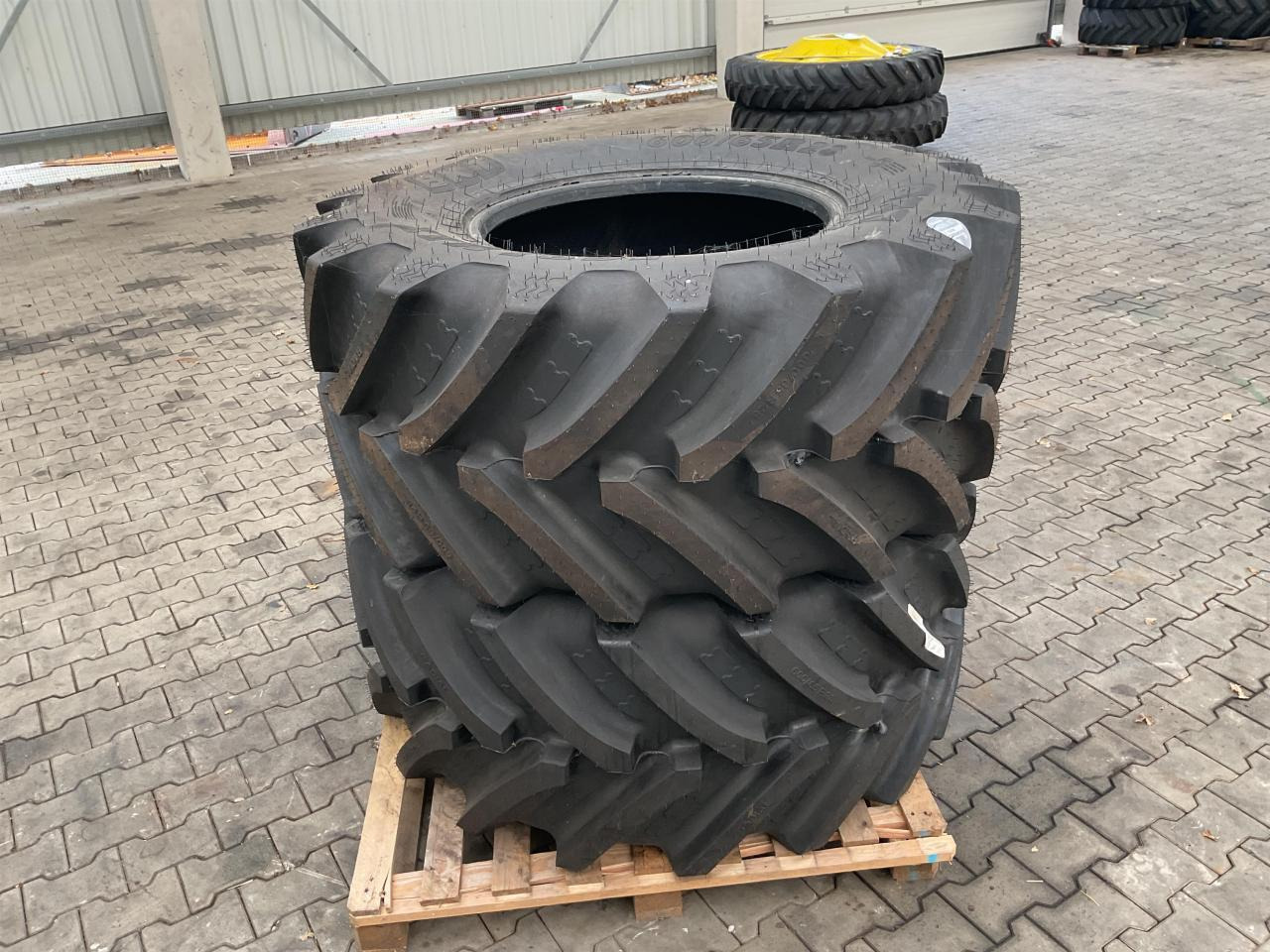 BKT 600/65R28 - Reifen für Landmaschine: das Bild 1 BKT 600/65R28 - Reifen für Landmaschine: das Bild 1