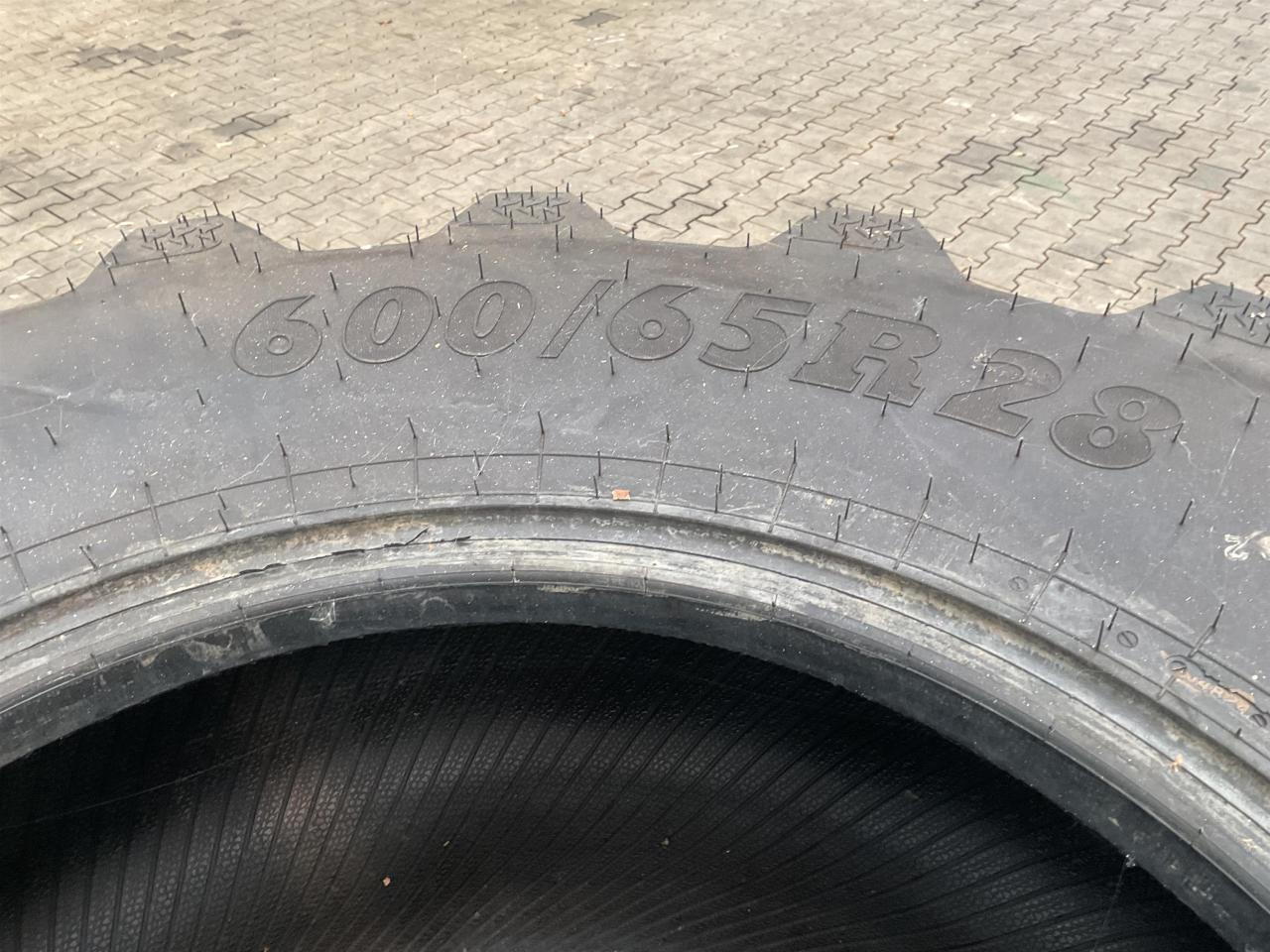 BKT 600/65R28 - Reifen für Landmaschine: das Bild 2 BKT 600/65R28 - Reifen für Landmaschine: das Bild 2