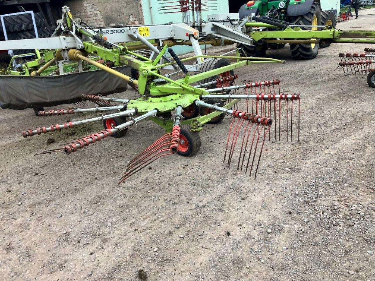 CLAAS Liner 3000 - Heuwender/ Wenderechen: das Bild 2 CLAAS Liner 3000 - Heuwender/ Wenderechen: das Bild 2