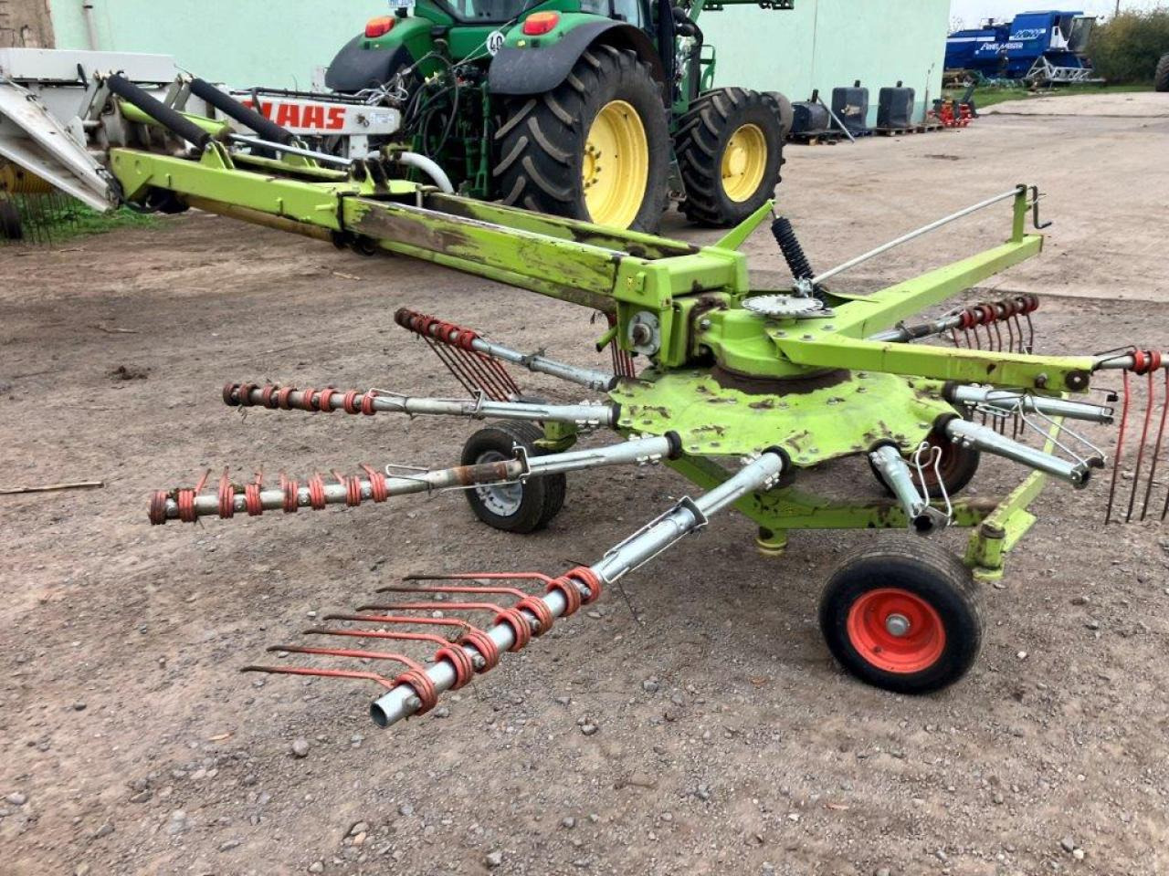 CLAAS Liner 3000 - Heuwender/ Wenderechen: das Bild 1 CLAAS Liner 3000 - Heuwender/ Wenderechen: das Bild 1