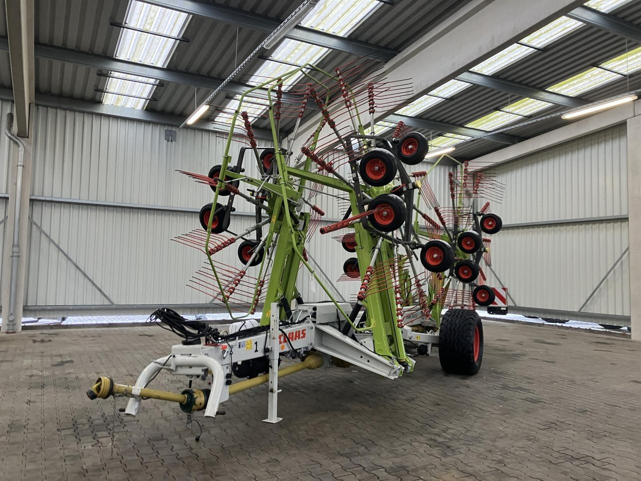 CLAAS Liner 3600 - Heuwender/ Wenderechen: das Bild 2 CLAAS Liner 3600 - Heuwender/ Wenderechen: das Bild 2