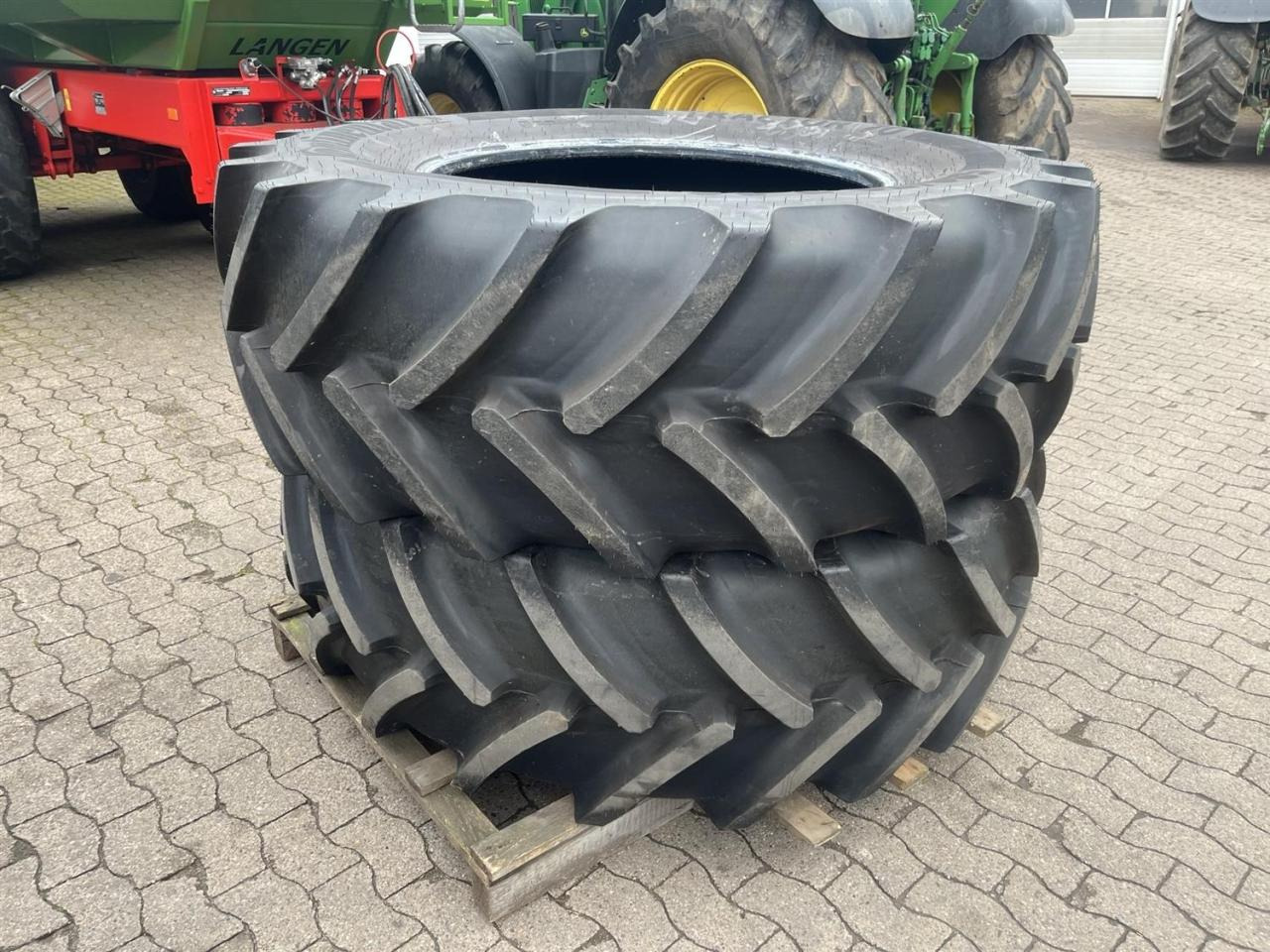 Continental 580/70R38 - Reifen für Landmaschine: das Bild 1 Continental 580/70R38 - Reifen für Landmaschine: das Bild 1