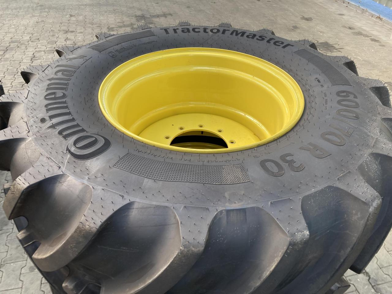Continental 600/70R30 - Reifen für Landmaschine: das Bild 3 Continental 600/70R30 - Reifen für Landmaschine: das Bild 3