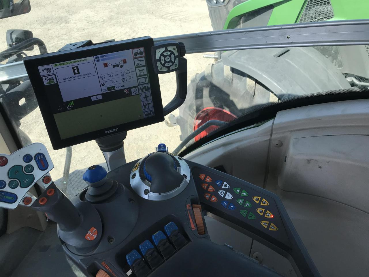 Traktor Fendt 828 Vario: das Bild 12