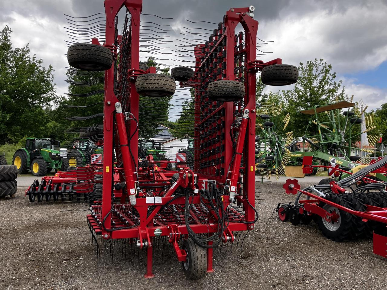 Horsch Cura 12 ST - Technik für Bodenbearbeitung: das Bild 2 Horsch Cura 12 ST - Technik für Bodenbearbeitung: das Bild 2