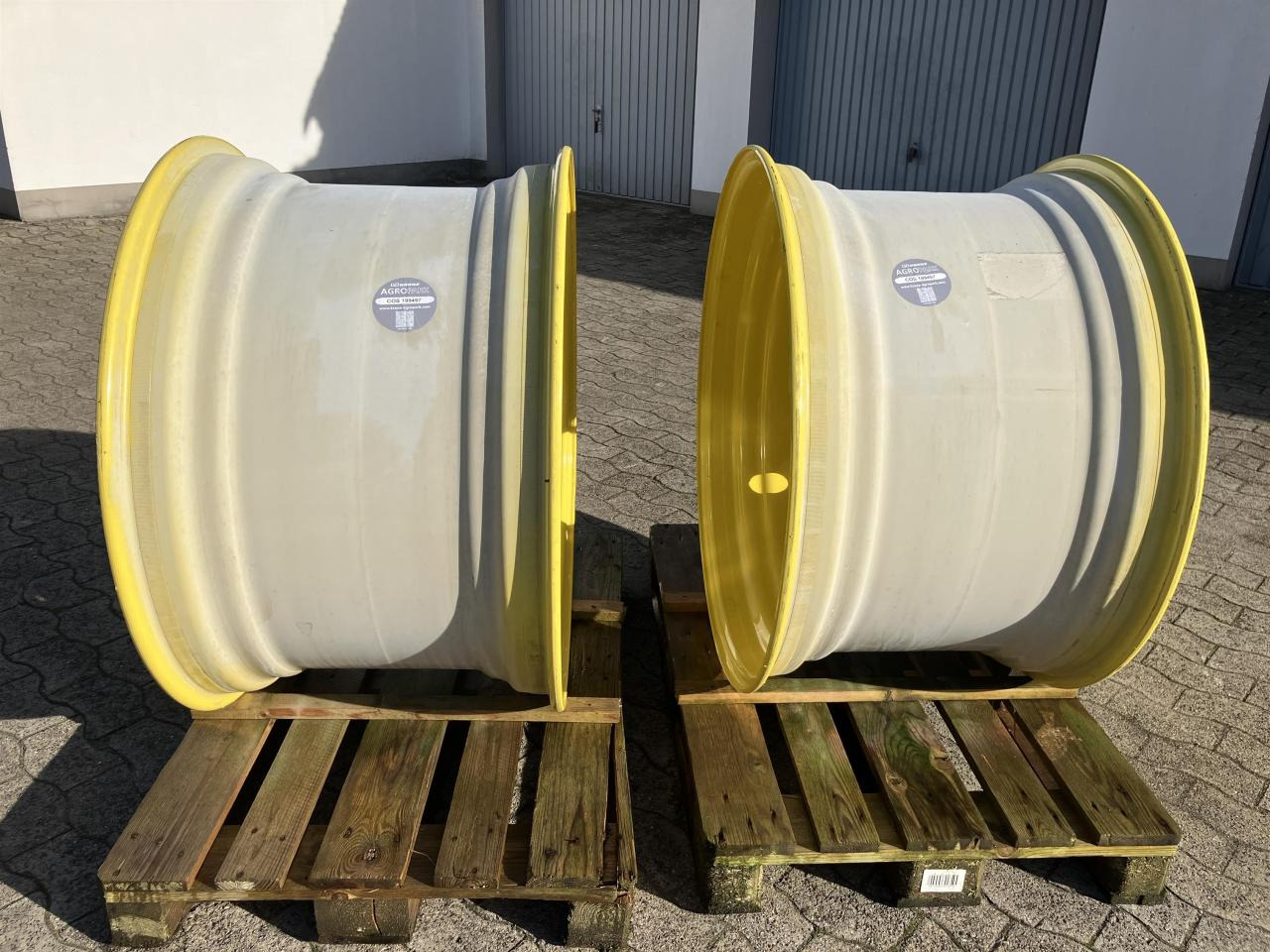 John Deere 23x38 - Reifen für Landmaschine: das Bild 2 John Deere 23x38 - Reifen für Landmaschine: das Bild 2