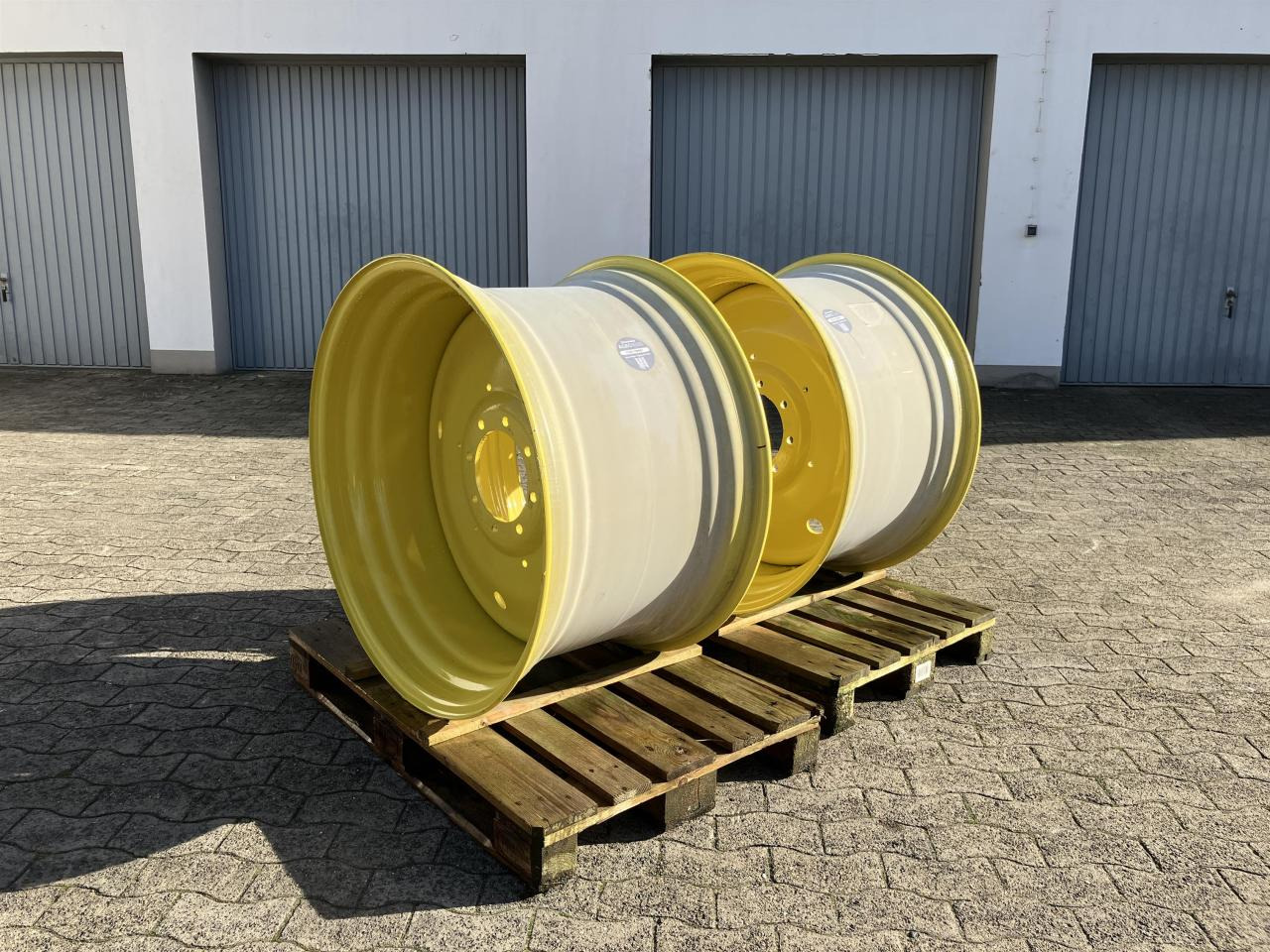 John Deere 23x38 - Reifen für Landmaschine: das Bild 1 John Deere 23x38 - Reifen für Landmaschine: das Bild 1