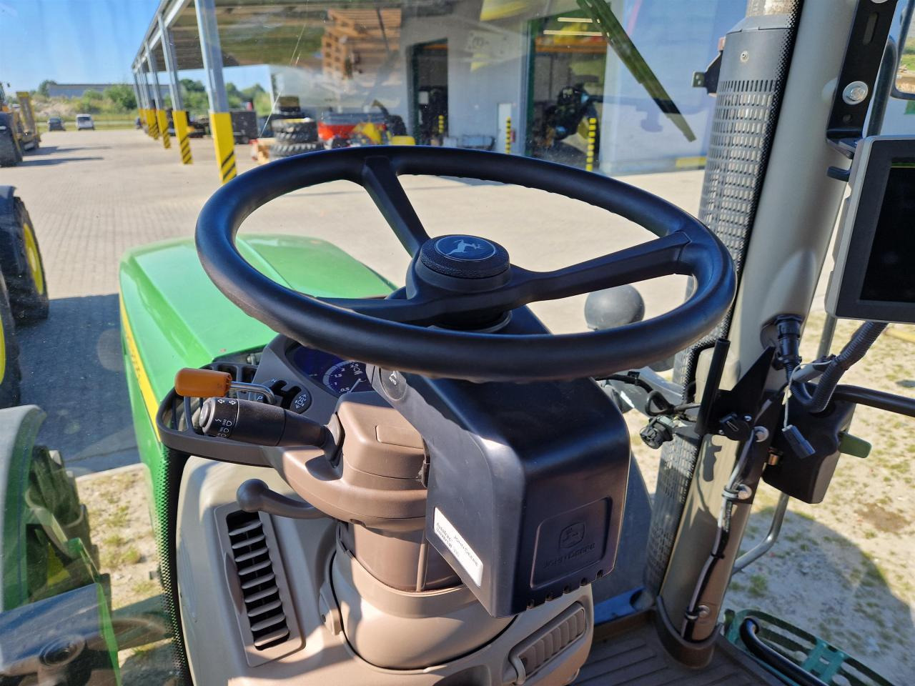 John Deere 6150R - Traktor: das Bild 4 John Deere 6150R - Traktor: das Bild 4