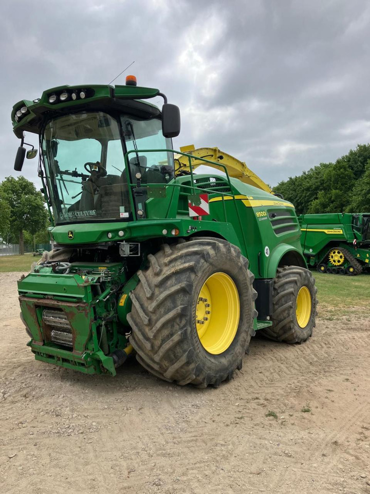 John Deere 8500 - Feldhäcksler: das Bild 1 John Deere 8500 - Feldhäcksler: das Bild 1