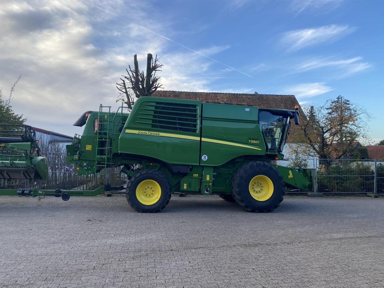 John Deere T550 - Mähdrescher: das Bild 2 John Deere T550 - Mähdrescher: das Bild 2