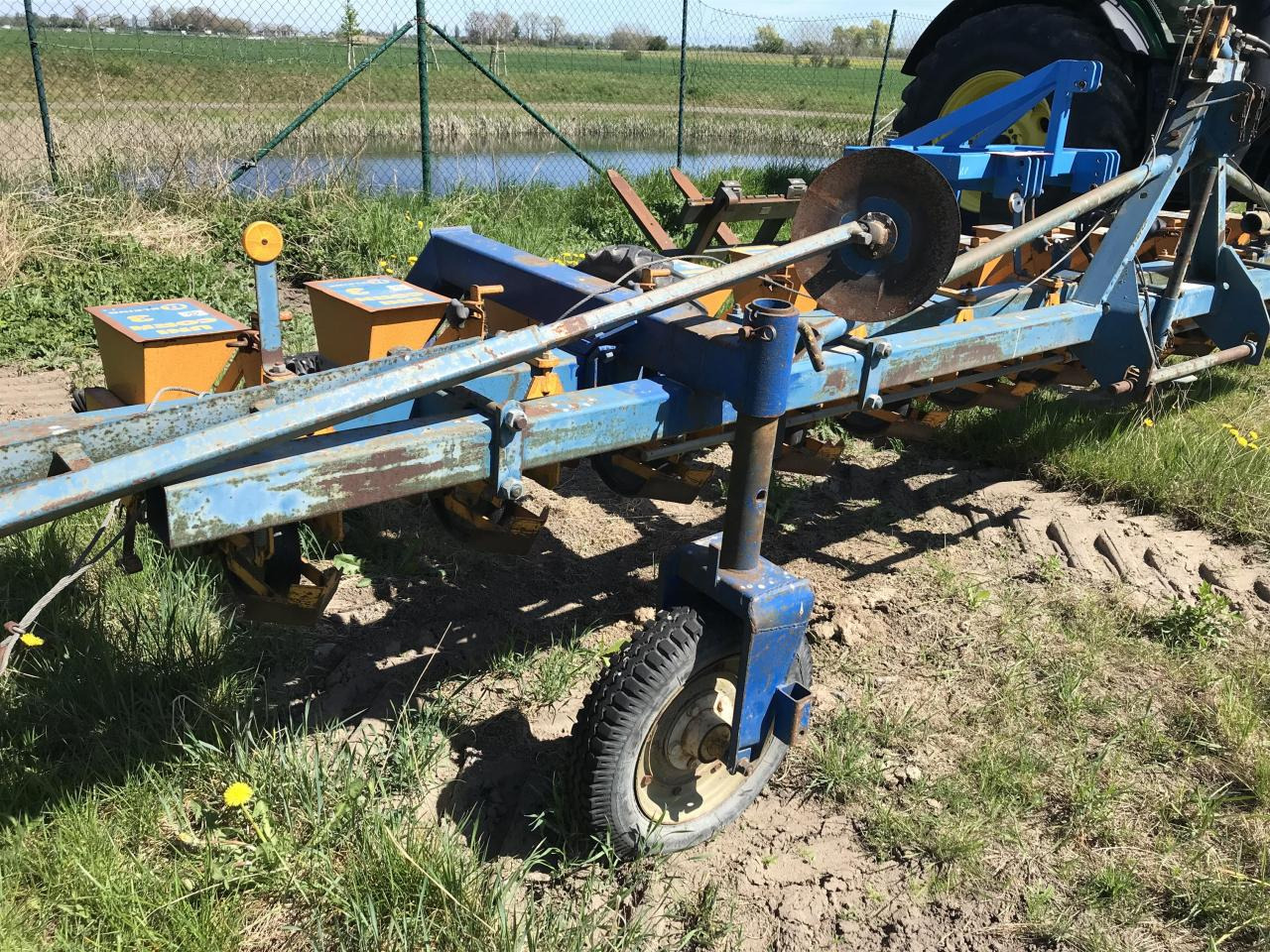 Kleine Uni Corn 3 - Sämaschine: das Bild 3 Kleine Uni Corn 3 - Sämaschine: das Bild 3