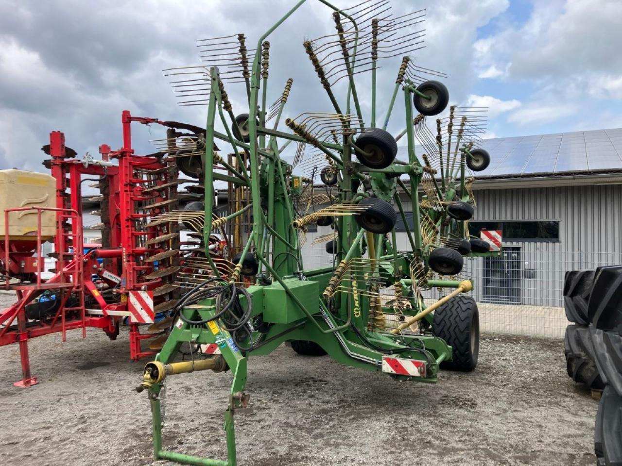 Krone SWADRO 1400 - Heuwender/ Wenderechen: das Bild 2 Krone SWADRO 1400 - Heuwender/ Wenderechen: das Bild 2