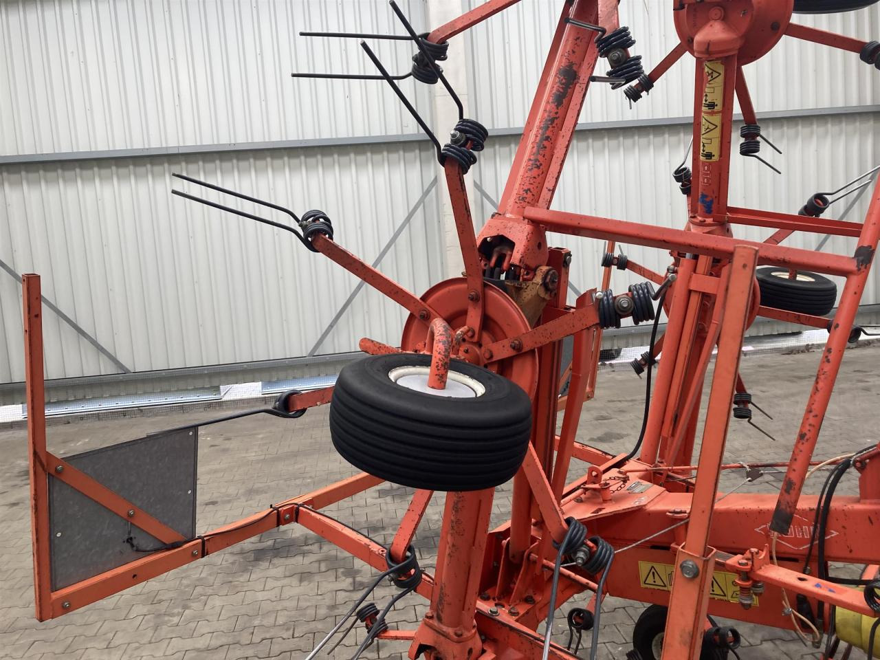 Kuhn GF 6301 MH - Heuwender/ Wenderechen: das Bild 3 Kuhn GF 6301 MH - Heuwender/ Wenderechen: das Bild 3