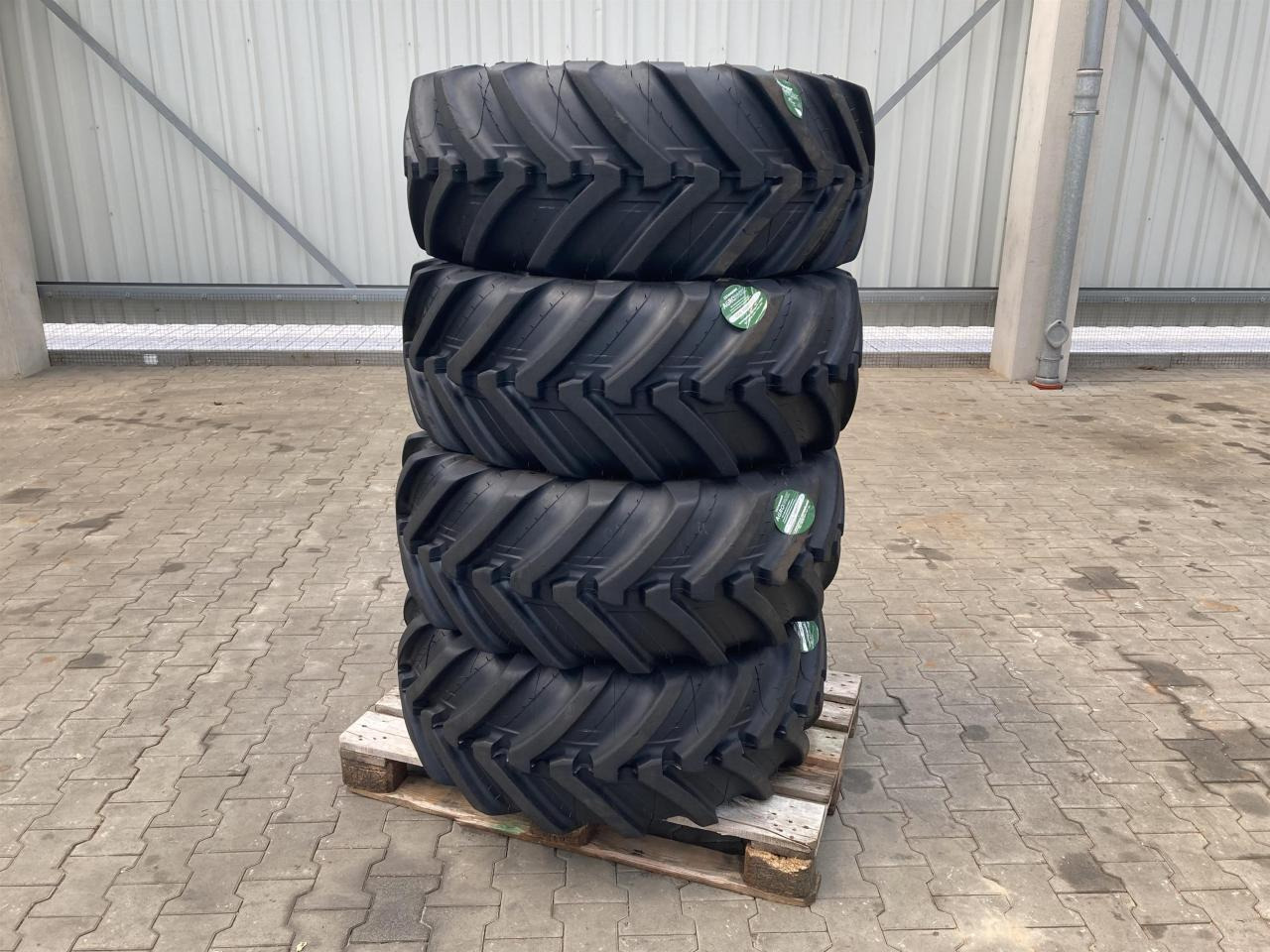 Michelin 400/70R20 - Reifen für Landmaschine: das Bild 1 Michelin 400/70R20 - Reifen für Landmaschine: das Bild 1