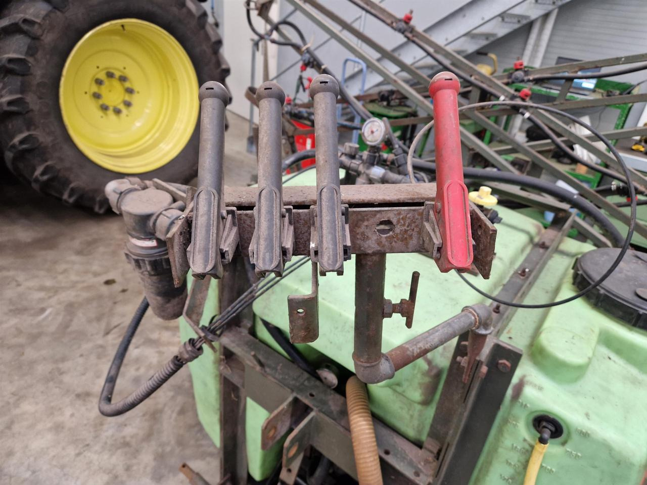 Tecnoma 800 Liter - Anbauspritze: das Bild 4 Tecnoma 800 Liter - Anbauspritze: das Bild 4