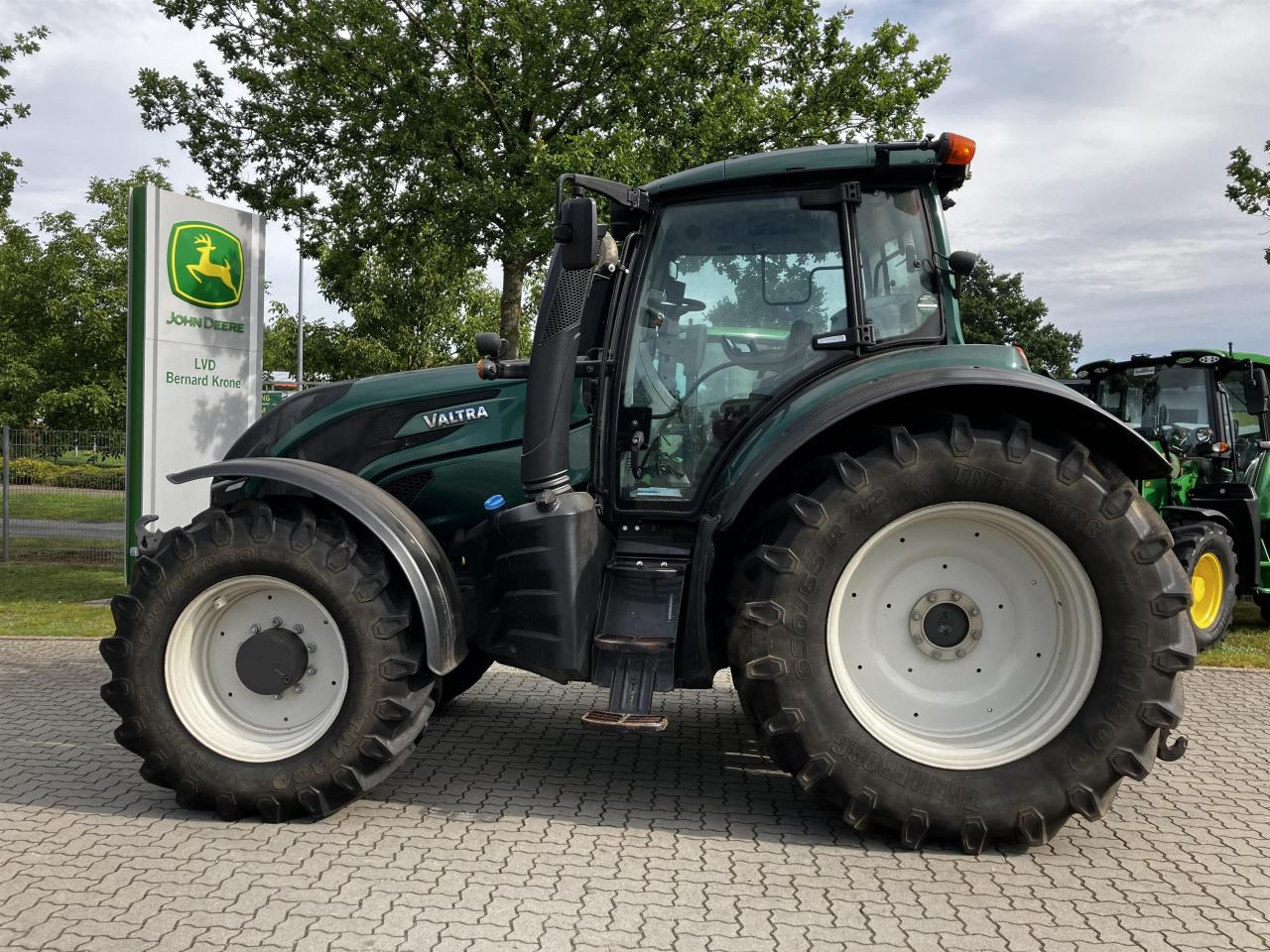 Valtra T174 Versu - Traktor: das Bild 1 Valtra T174 Versu - Traktor: das Bild 1