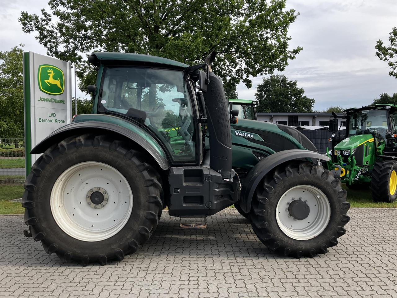 Valtra T174 Versu - Traktor: das Bild 2 Valtra T174 Versu - Traktor: das Bild 2