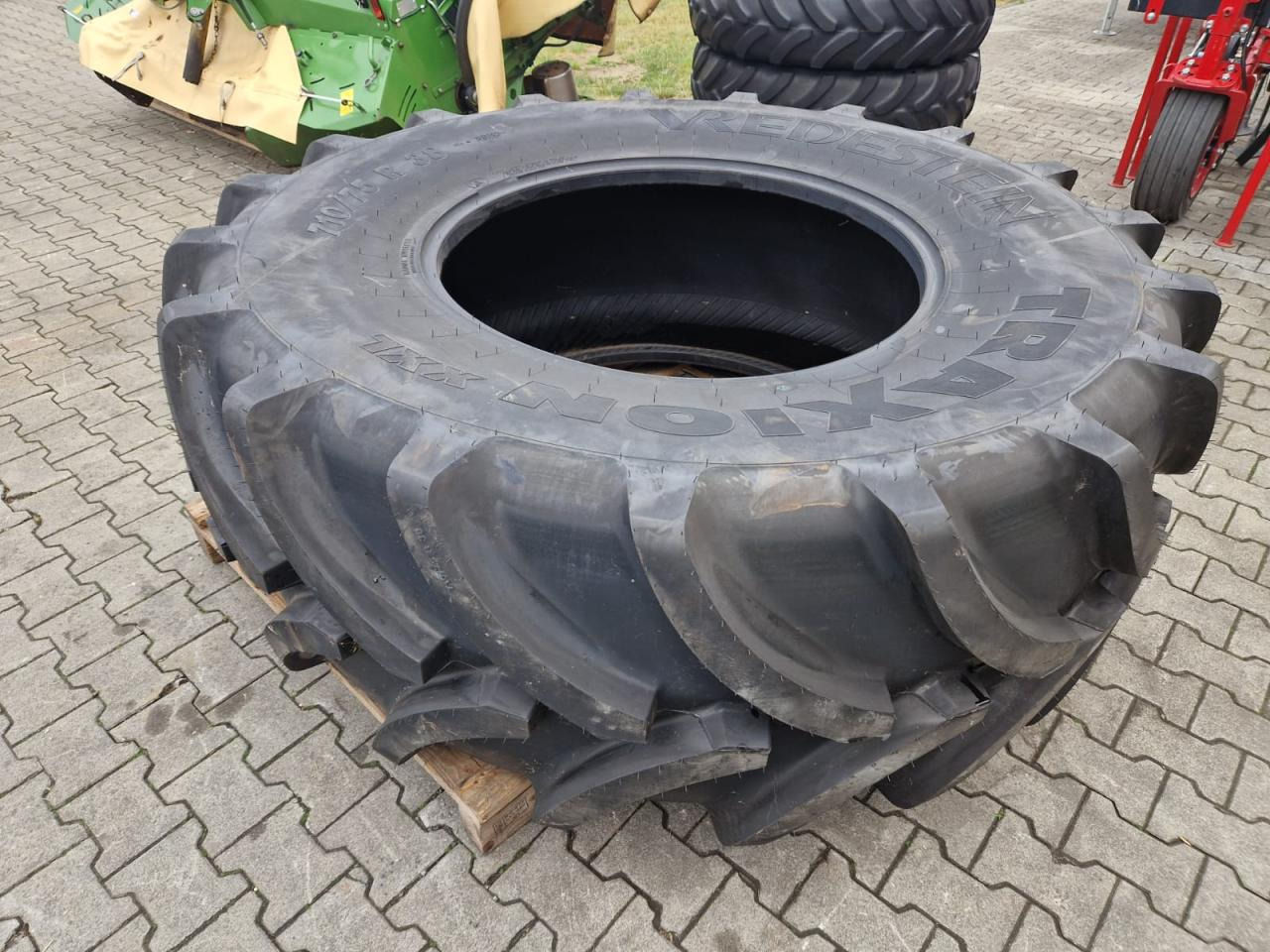 Vredestein 710/75R38 - Reifen für Landmaschine: das Bild 1 Vredestein 710/75R38 - Reifen für Landmaschine: das Bild 1