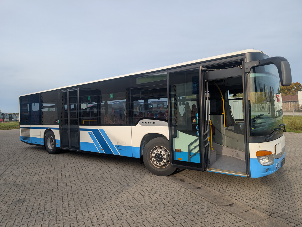 SETRA S 415 NF (Niederflur-Linienbus, Klasse II) - Linienbus: das Bild 1 SETRA S 415 NF (Niederflur-Linienbus, Klasse II) - Linienbus: das Bild 1