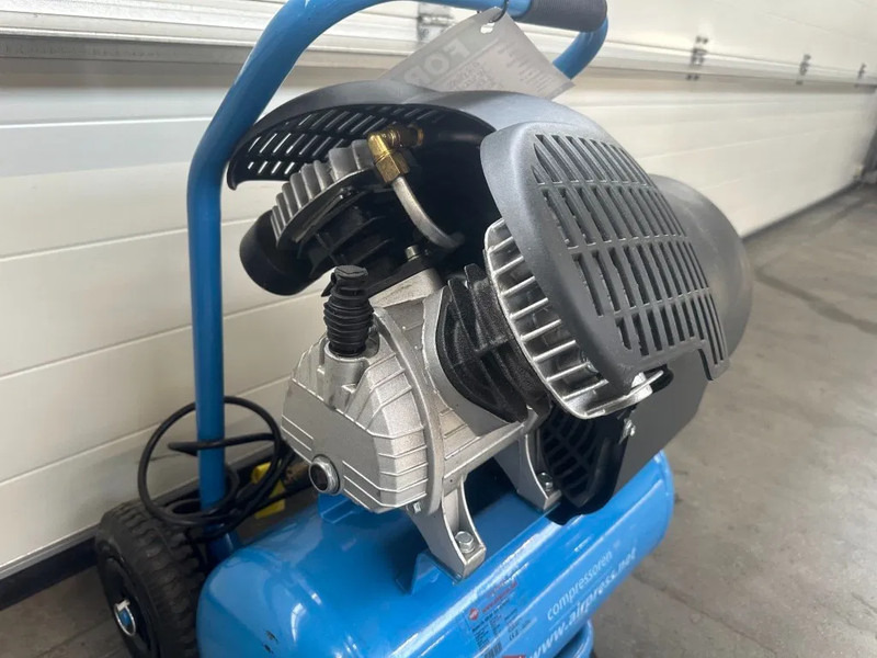 Airpress HL 425-24 Elektrische Zuigercompressor 3 PK 392 L / min 8 Bar Overstock New ! - Luftkompressor: das Bild 5 Airpress HL 425-24 Elektrische Zuigercompressor 3 PK 392 L / min 8 Bar Overstock New ! - Luftkompressor: das Bild 5