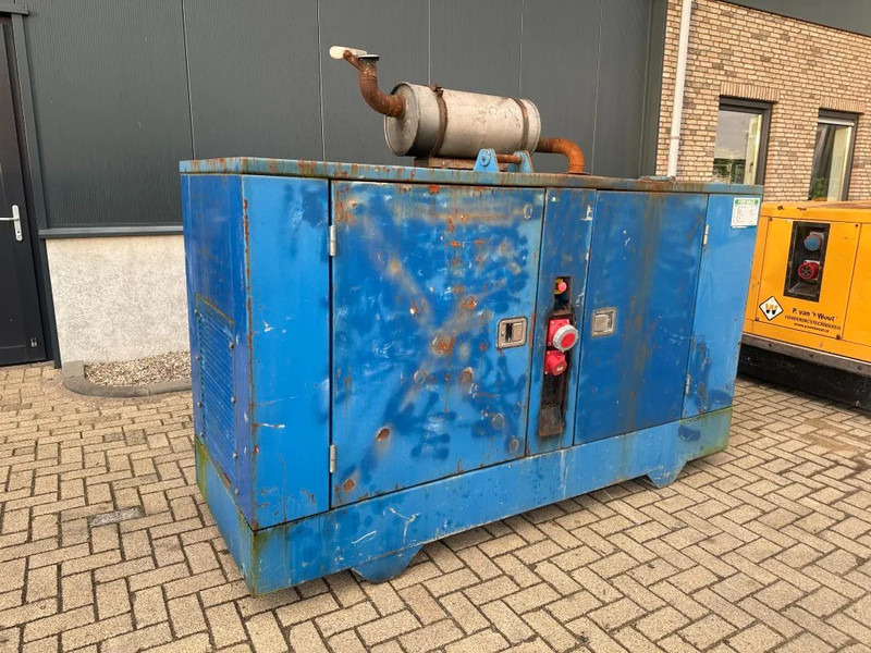 Iveco 8061 Leroy Somer 85 kVA Silent generatorset - Stromgenerator: das Bild 3 Iveco 8061 Leroy Somer 85 kVA Silent generatorset - Stromgenerator: das Bild 3