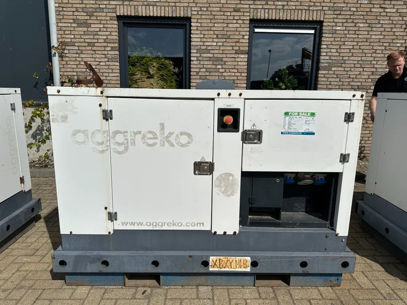 Iveco FPT F32 AM1A Leroy Somer 32 kVA Silent generatorset 129 hours ! - Stromgenerator: das Bild 1 Iveco FPT F32 AM1A Leroy Somer 32 kVA Silent generatorset 129 hours ! - Stromgenerator: das Bild 1