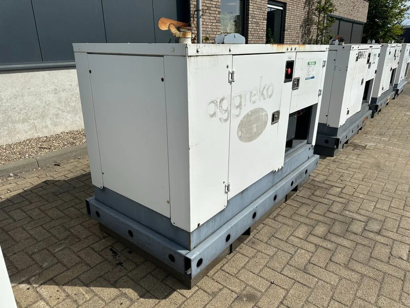 Iveco FPT F32 AM1A Leroy Somer 32 kVA Silent generatorset 216 hours ! - Stromgenerator: das Bild 4 Iveco FPT F32 AM1A Leroy Somer 32 kVA Silent generatorset 216 hours ! - Stromgenerator: das Bild 4