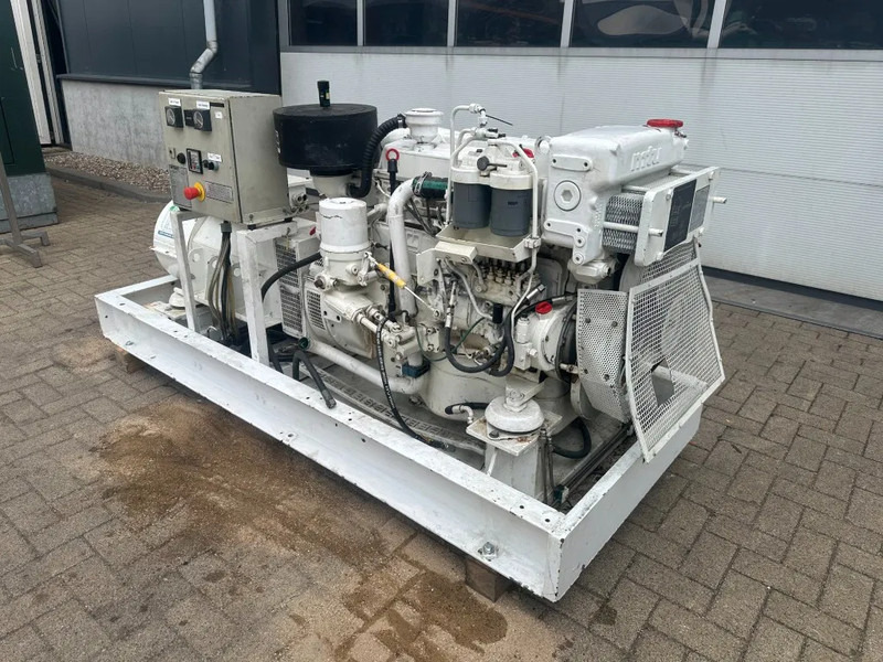 MTU 6R 099 Mercedes Benz OM 366 A 96 kVA Marine generatorset - Stromgenerator: das Bild 4 MTU 6R 099 Mercedes Benz OM 366 A 96 kVA Marine generatorset - Stromgenerator: das Bild 4