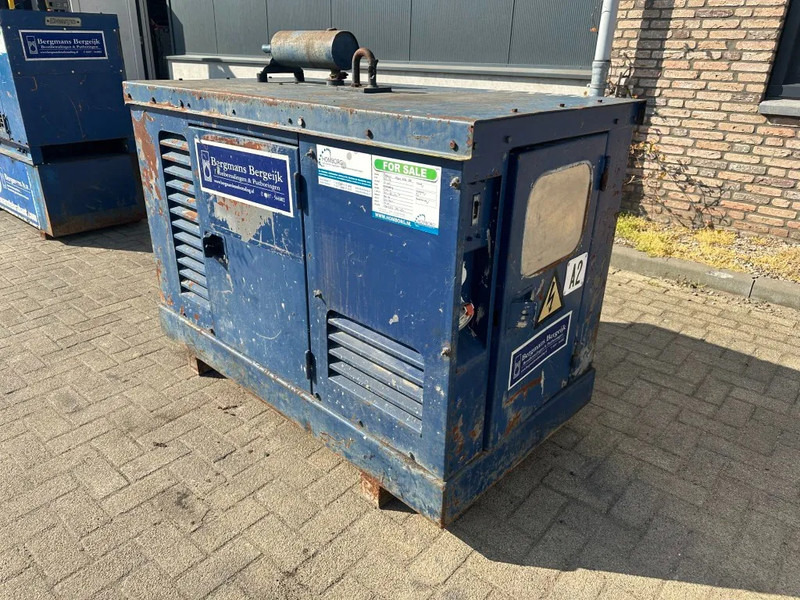 Perkins 130.13 Mecc Alte Spa 10 kVA Silent generatorset - Stromgenerator: das Bild 2 Perkins 130.13 Mecc Alte Spa 10 kVA Silent generatorset - Stromgenerator: das Bild 2