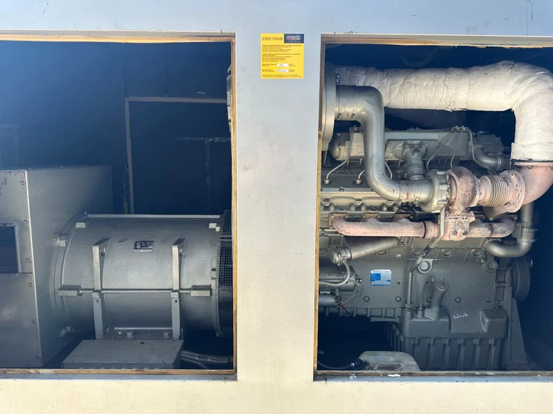 Perkins 3012 TWG2 Leroy Somer 630 kVA noodstroom generatorset 676 hours ! - Stromgenerator: das Bild 3 Perkins 3012 TWG2 Leroy Somer 630 kVA noodstroom generatorset 676 hours ! - Stromgenerator: das Bild 3
