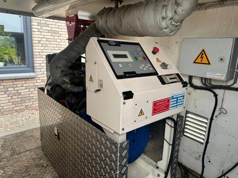 Perkins DIBO IBH-M 20015 Hogedruk unit 200 Bar 1500 L / min Mobiele Aanhanger 12.5 kVA aggregaat - Hochdruckreiniger: das Bild 3 Perkins DIBO IBH-M 20015 Hogedruk unit 200 Bar 1500 L / min Mobiele Aanhanger 12.5 kVA aggregaat - Hochdruckreiniger: das Bild 3