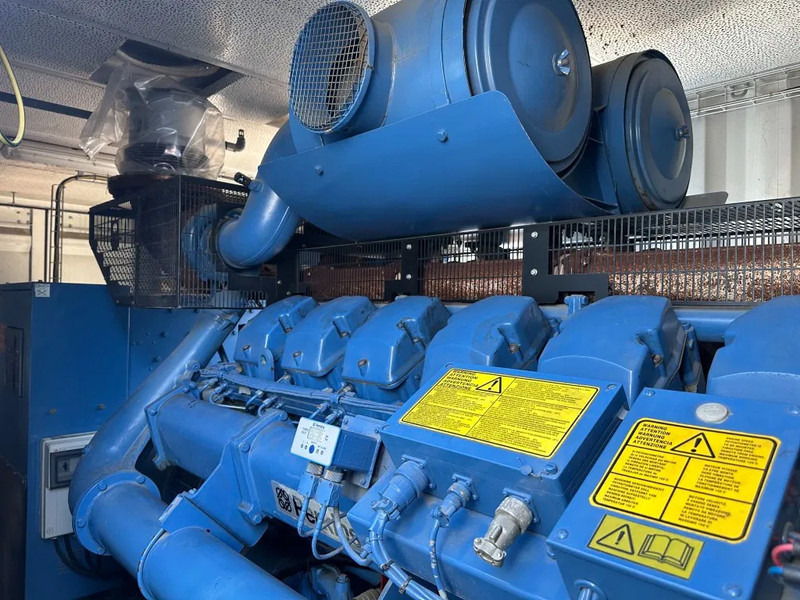 SDMO Perkins Leroy Somer 1460 kVA Silent generatorset Powerplant in 40 ft container - Stromgenerator: das Bild 2 SDMO Perkins Leroy Somer 1460 kVA Silent generatorset Powerplant in 40 ft container - Stromgenerator: das Bild 2