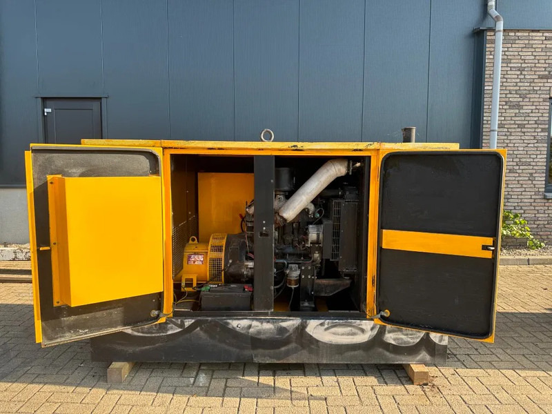 SDMO Perkins Leroy Somer 40 kVA Silent generatorset ex Emergency 206 hours ! - Stromgenerator: das Bild 5 SDMO Perkins Leroy Somer 40 kVA Silent generatorset ex Emergency 206 hours ! - Stromgenerator: das Bild 5