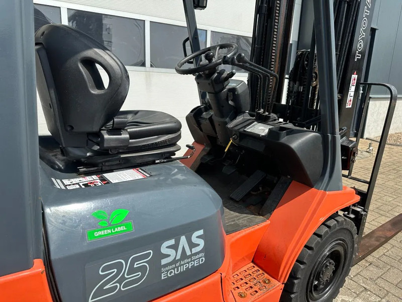 Treibgasstapler Toyota 2.5 ton Triplex Freelift Sideshift LPG Heftruck: das Bild 5