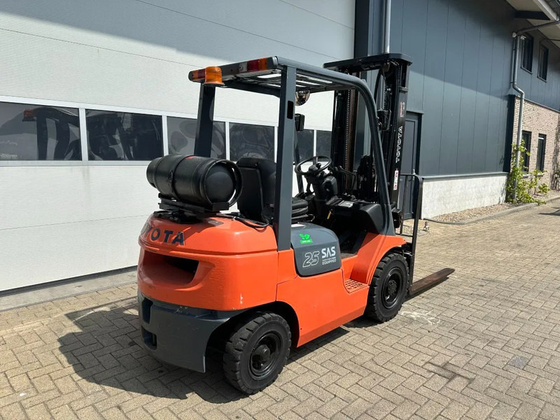 Treibgasstapler Toyota 2.5 ton Triplex Freelift Sideshift LPG Heftruck: das Bild 9