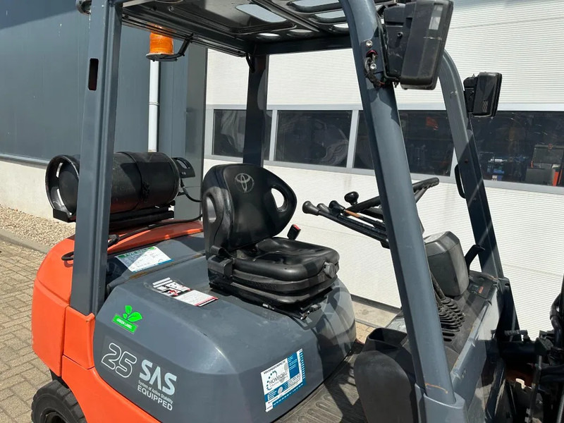 Treibgasstapler Toyota 2.5 ton Triplex Freelift Sideshift LPG Heftruck: das Bild 8