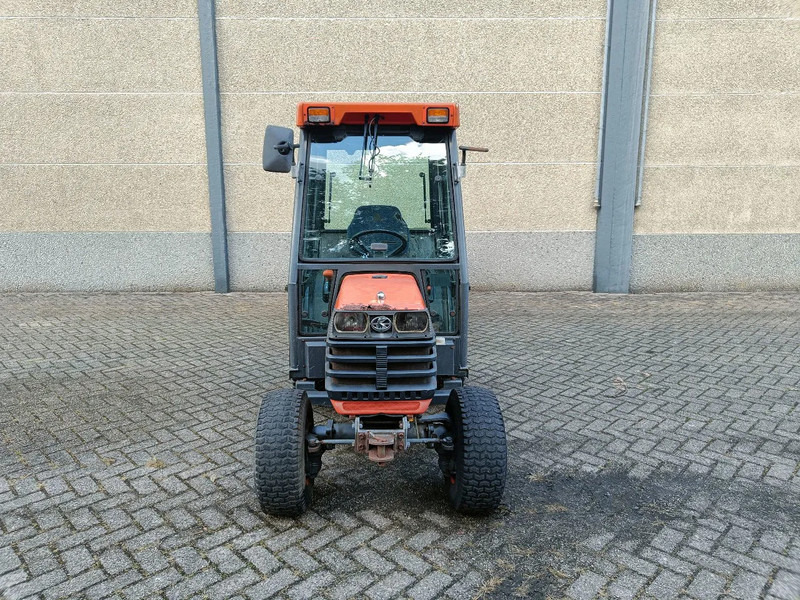 Kubota B2410 met Nimos Kipper - Schleppfahrzeug: das Bild 2 Kubota B2410 met Nimos Kipper - Schleppfahrzeug: das Bild 2