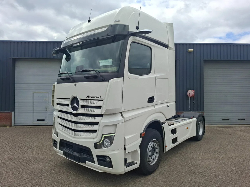 Mercedes-Benz Actros 1845 GIGASPACE more pcs in stock - Sattelzugmaschine: das Bild 2 Mercedes-Benz Actros 1845 GIGASPACE more pcs in stock - Sattelzugmaschine: das Bild 2
