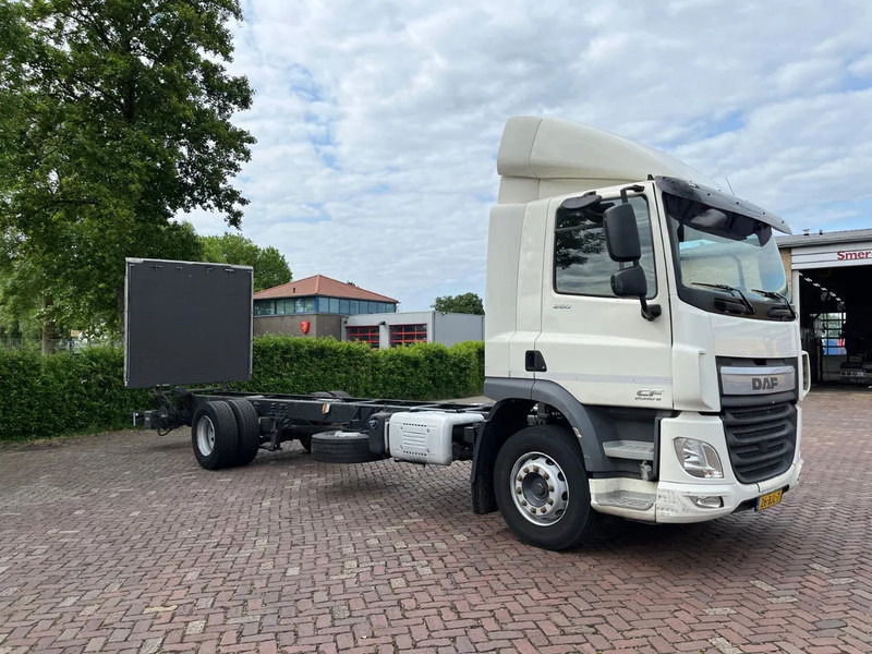 DAF CF 260 CF 260 FA CHASSIS CABINE EURO 6 - Fahrgestell LKW: das Bild 1 DAF CF 260 CF 260 FA CHASSIS CABINE EURO 6 - Fahrgestell LKW: das Bild 1